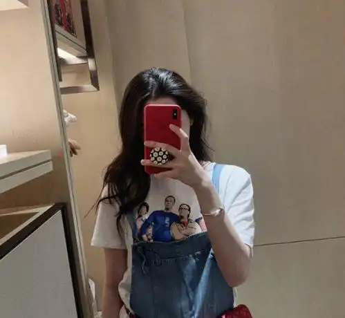 难怪欧阳娜娜一直穿休闲装,当换上白色长裙后,才知道什么叫气质