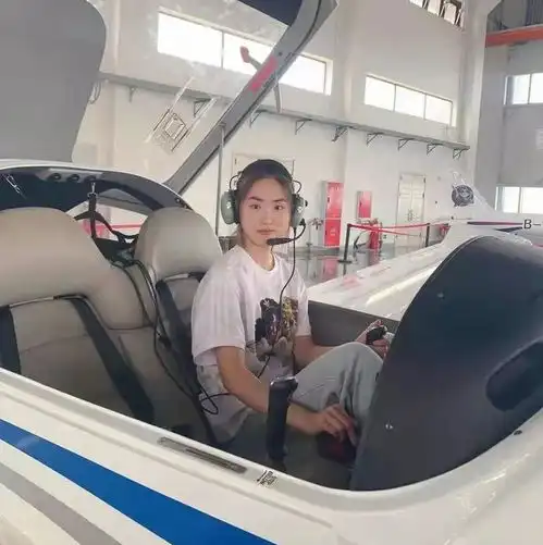 四川688分女孩不选清北,报考军校成为一名女飞行学员,让人羡慕