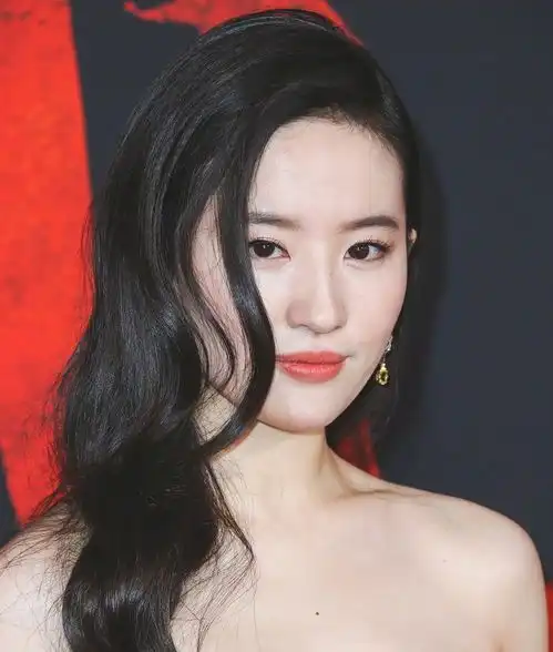 高清镜头下的女星,刘亦菲冷白皮加分,杨幂无少女感,程潇让人愣住腾讯新闻