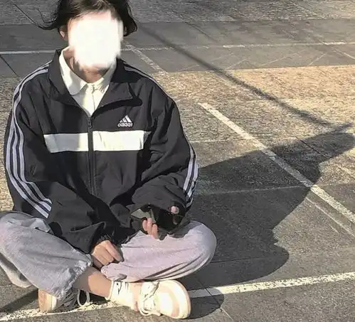 女生头像目睹众神死亡的草原野花一片.