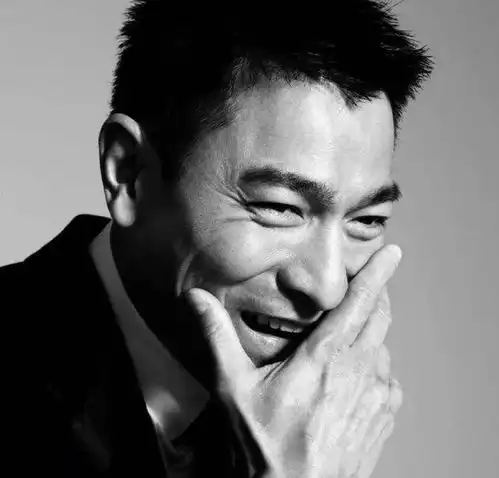 刘德华亮相女儿毕业礼再上热搜57岁刘德华凭什么能火37年