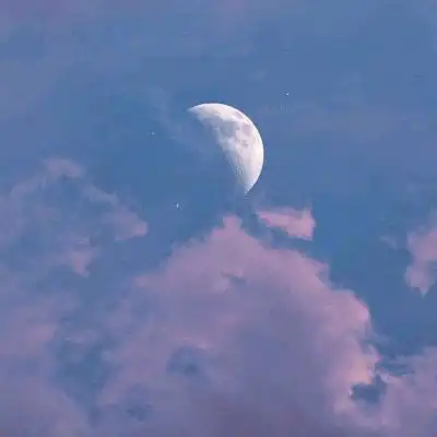 蓝天图片唯美女生头像再