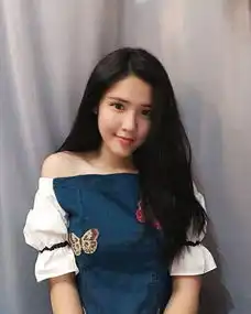 婀娜身姿尽显越南女高中生穿奥黛校服走红