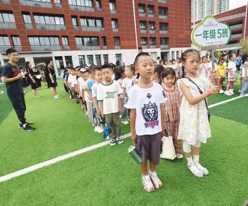 西安市雁塔区第八小学举行2024级新生入学常规训练