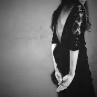 求黑白女生背影头像,