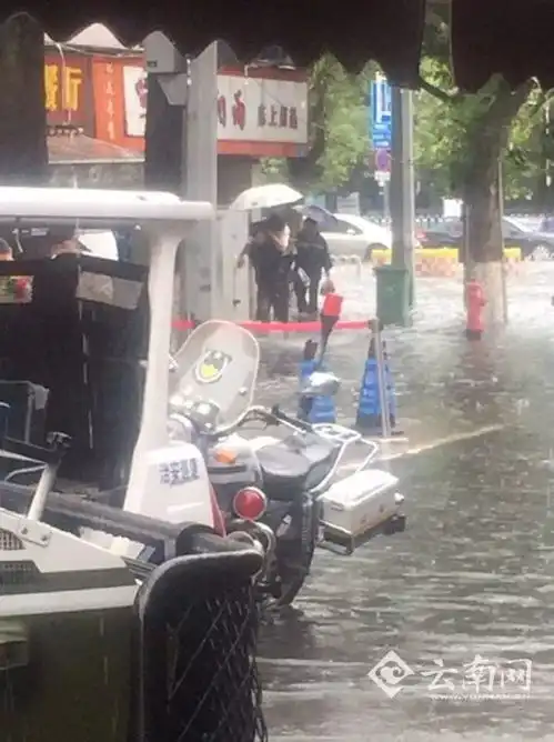 云南民警用体温为弃婴取暖,刷爆朋友圈视频还原暖心场景