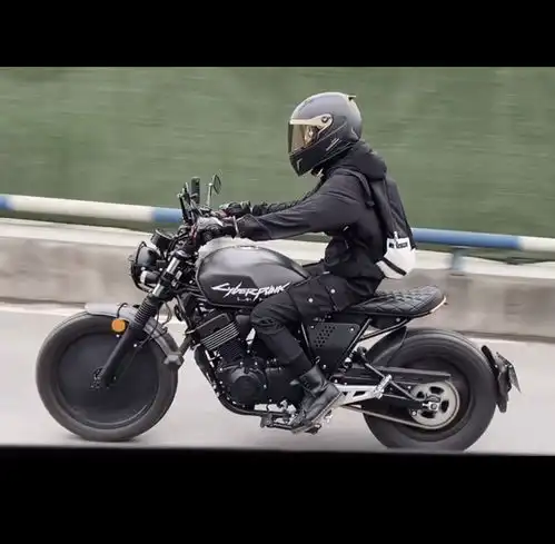 机车女孩看过来