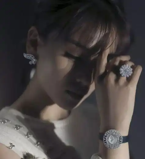 成熟女人如何穿搭刘涛风格可甜可盐,精致造型时刻惹眼