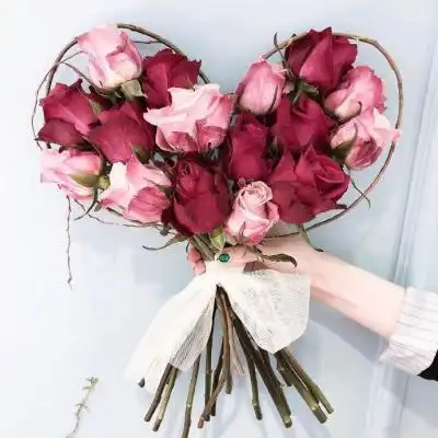 女生头像手捧花七夕