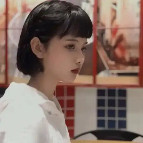 短发女生个性头像

