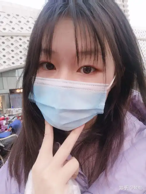 你遇到过那种戴着眼镜和取下眼镜是两个人的女生吗