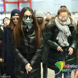 she三姐妹再度同框hebe扮高冷selina嘟嘴抢镜