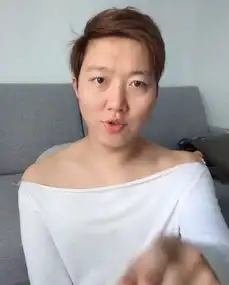 抖音最强女装大佬,卸掉所有美妆装备后,网友脸被二哈啃过吧