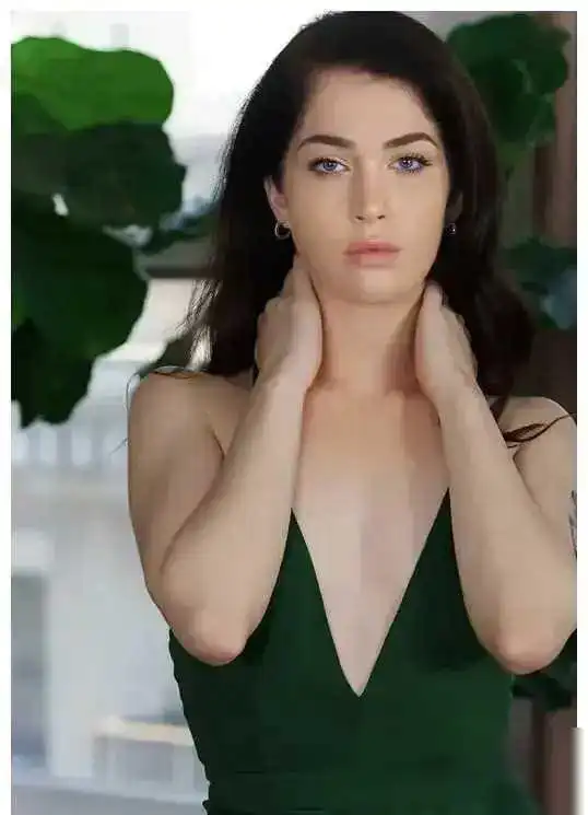 欧美新白雪公主为艺术献身的美丽女孩