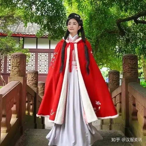 汉服搭配谁说汉服冬天不能穿出门小美女们这样穿,惊艳整个冬天