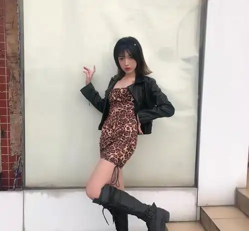 清纯美女遇到,豹纹连衣裙也会疯狂