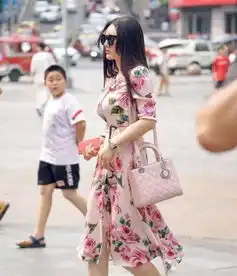 白色衣服头像女生唯美蓝