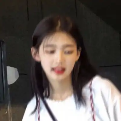 江颜初情浓千股,复念一人.