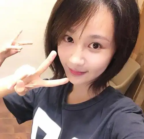 短发清纯头像女生素颜