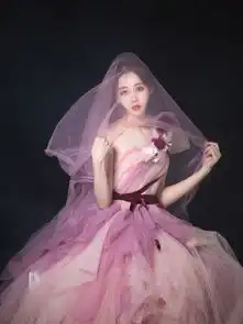 超唯美纺纱长裙礼服穿在一字肩妙龄美女身上,太美丽太吸引男生了