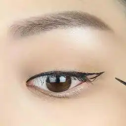 单眼皮女生怎么化妆堪比整容的大眼妆画法赶紧收好