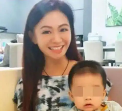 54岁奶奶似少女,把老公熬成了爹,与儿子合照像情侣