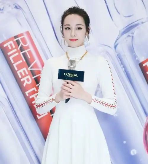 迪丽热巴2017全年礼服盘点,肤白貌美大长腿,仙女裙也超美