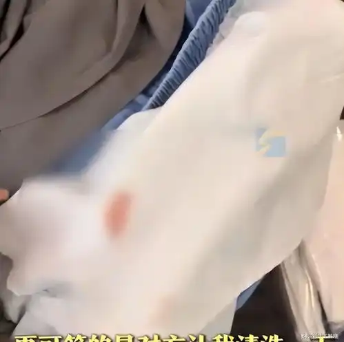 女子不穿内裤事件后续店主回应,细节曝光引发关注