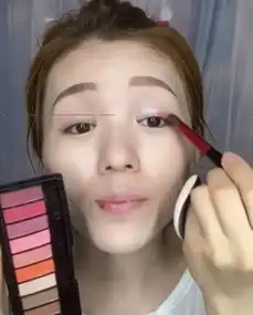 化妆技术太可怕,40岁大妈秒变美少女,网友多看几眼要抓狂