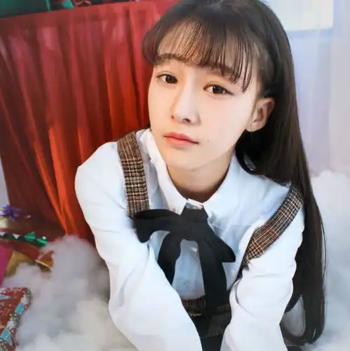 不化妆就一定不会出门的女生,首先应打造一个清透无暇的自然裸妆