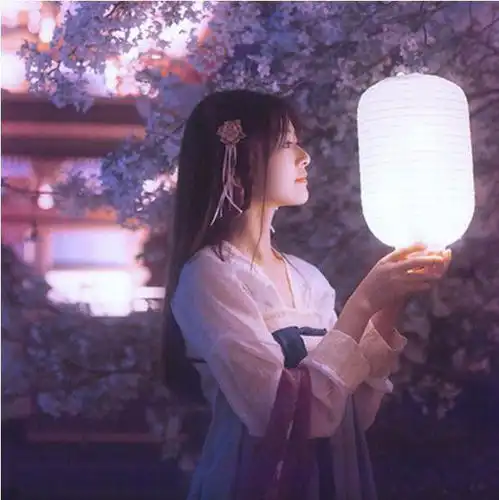 qq音乐电台里面古风频道的图片很喜欢,有没有大神可以弄到