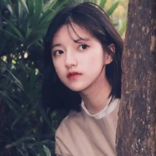 短发美女微信头像气质