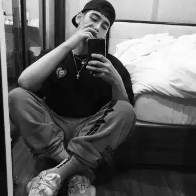 头像宁可去追求虚无也不能无所追求