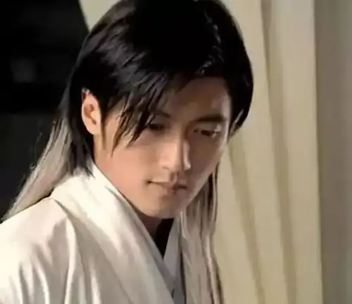 谢霆锋自拍照承包了2月所有笑点,这肤色也太魔性了吧