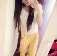 拿着手机的情侣头像