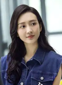 饰演迷人的反派角色大红大紫,高冷女神的互动却异常耿直
