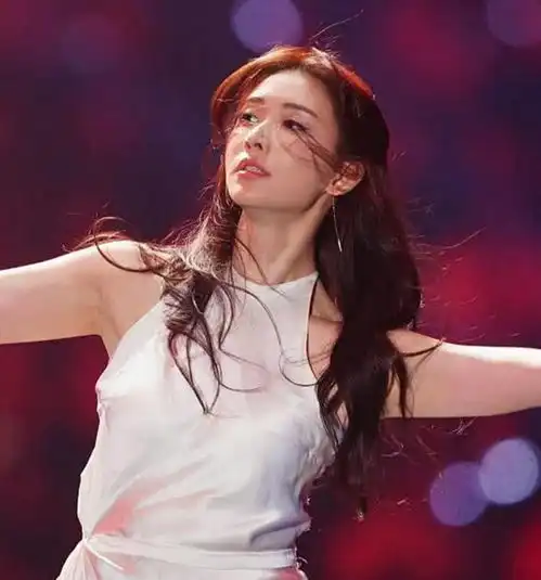 他只是小小的网红,林志玲却为他光脚伴舞,遭嘲讽你配吗