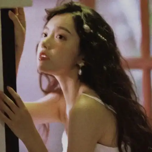 头像令人爱不释手的女生头像