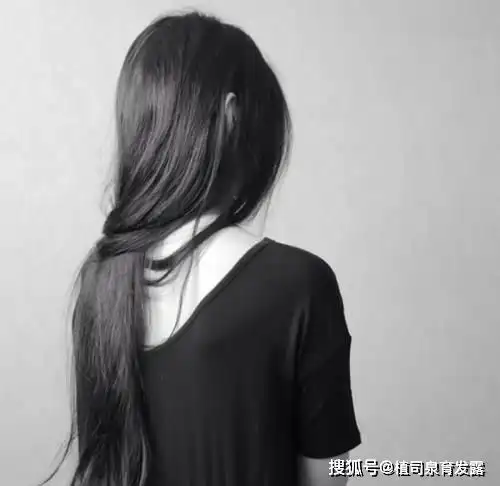 女人伤感黑白背影头像有