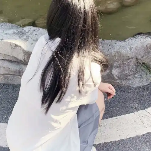 女生真人好看头像不露脸白边