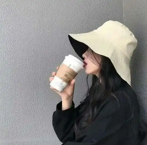 天生高级脸的4大星座女,性格开朗豪爽,让人讨厌不起来