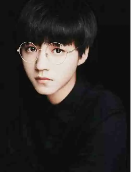 明星戴上眼镜谁最迷人陈学冬文艺,鹿晗气质提升