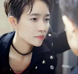 她是杨幂同学,曾被老师劝整容如今却成了李易峰女神,还是唐嫣情敌,靠整容式演技大火美美娱乐