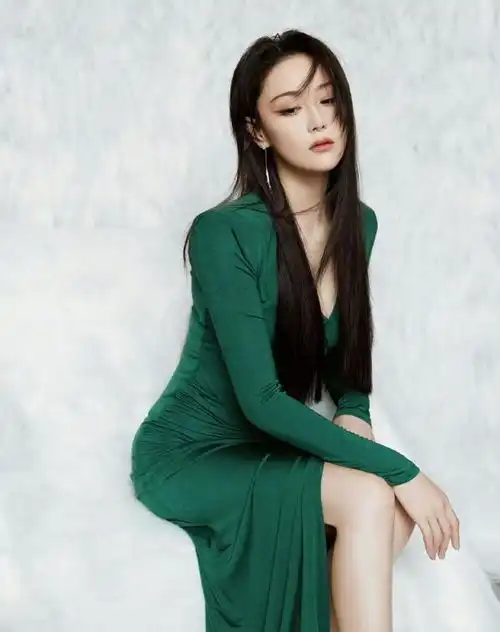 长发气质美女头像张馨予