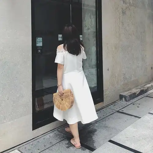 百变女王的美搭吊带连衣裙,提升气质必备美物,时髦不过时