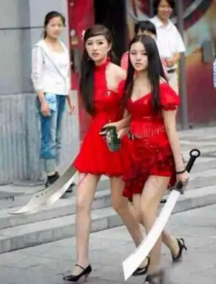 夫妻搞笑段子他和我儿媳好才几年我跟他妈好三十年了