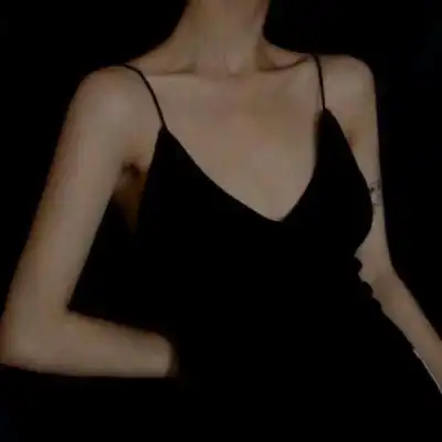 性感露肩女生头像,性感女生锁骨露肩头像大全