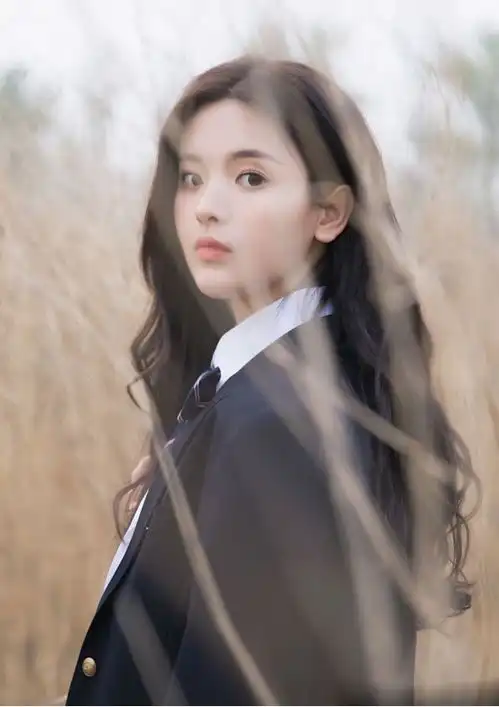 清新精致的少女系穿搭杨超越赢了简洁黑白搭配,精致又时髦