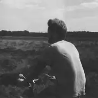 男生失落前行背影图片微信头像图片大全