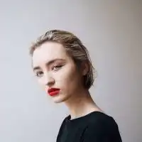 欧美女生微博头像超有气质的要靠聊天维持的关系真是糟糕